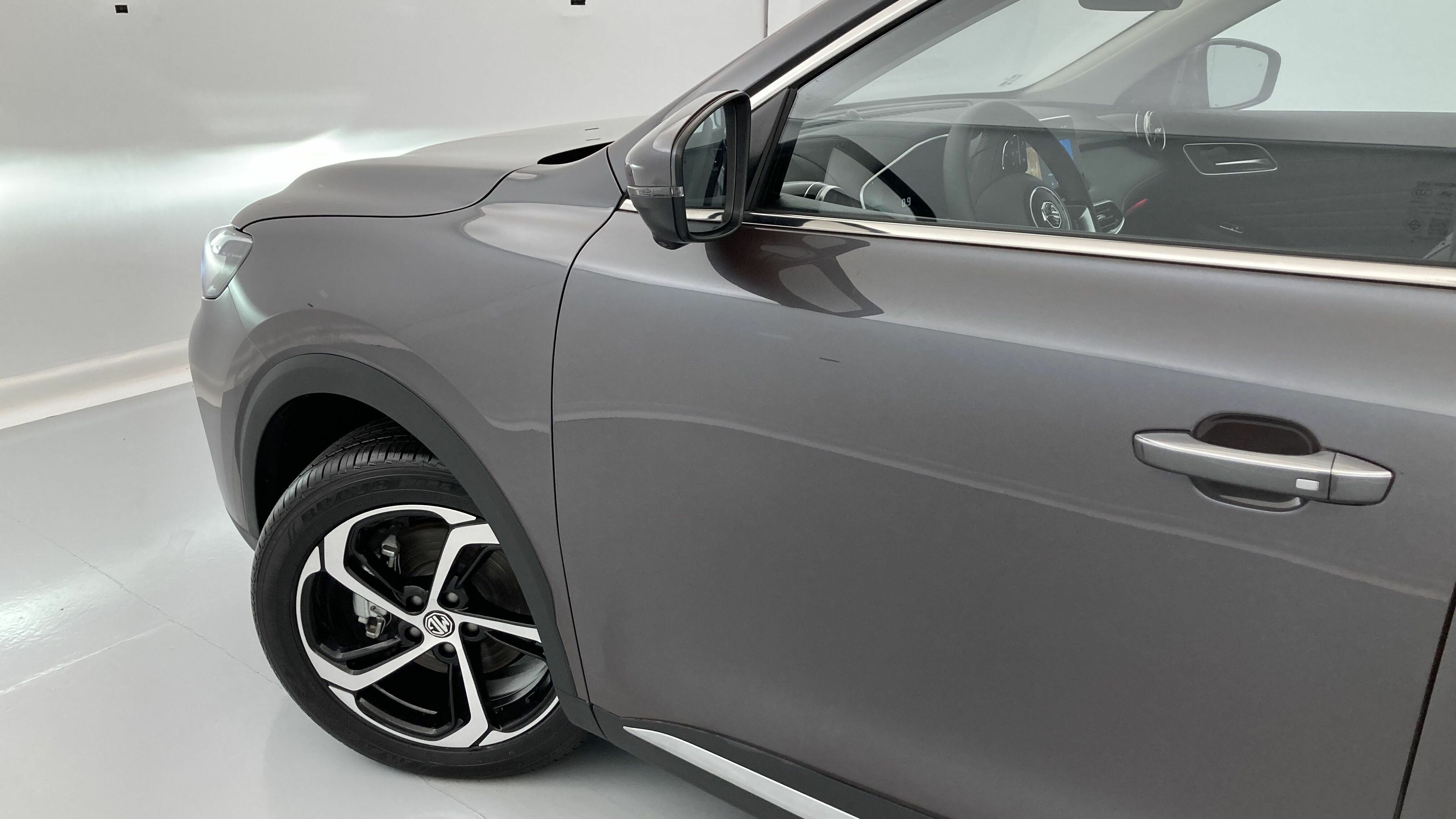 mg hs luxury 1.5 T-GDI 162 AT 2024 iron oxide grey 28