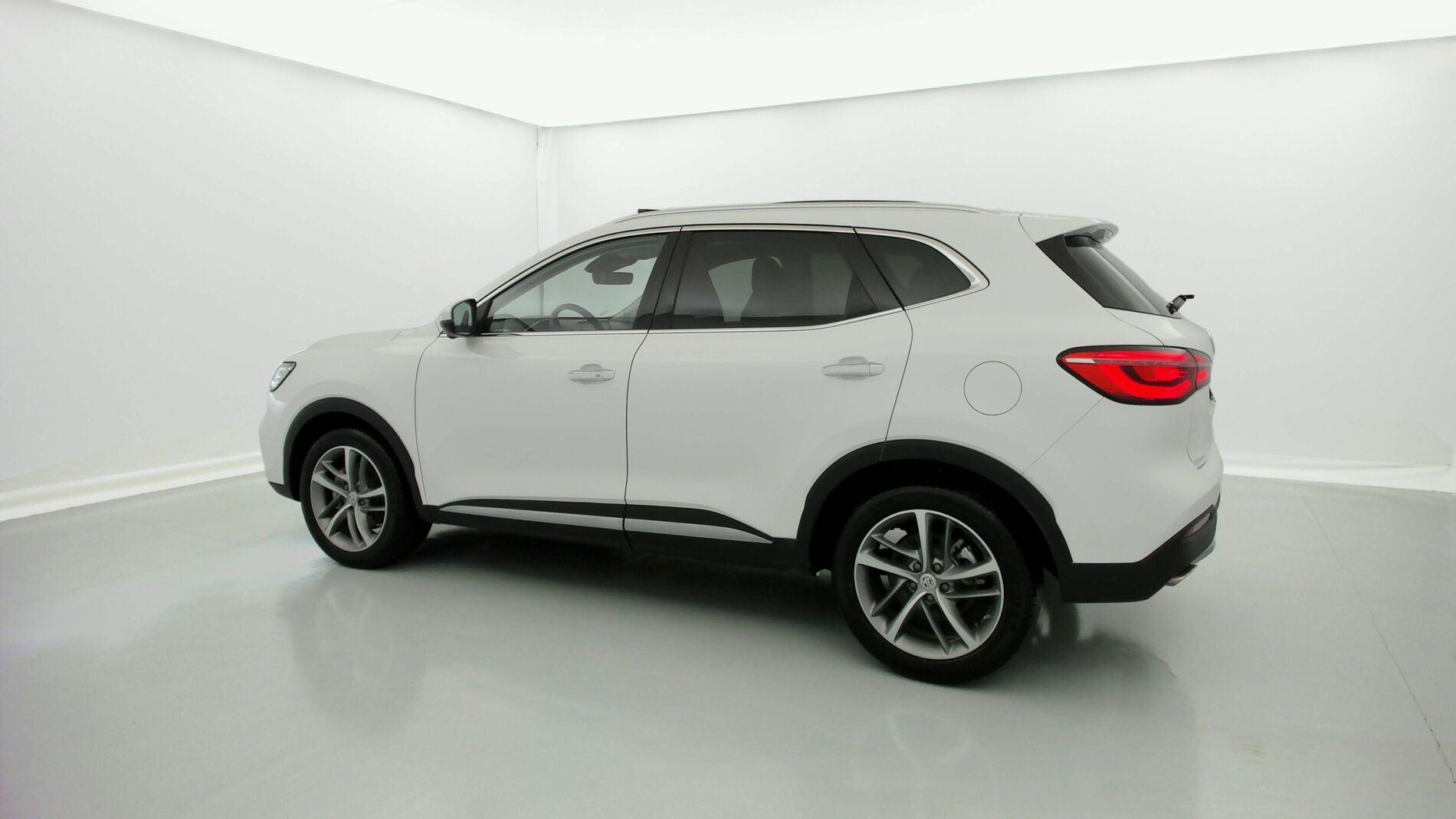 mg hs luxury 1.5 T-GDI 162 2023 dover white 8