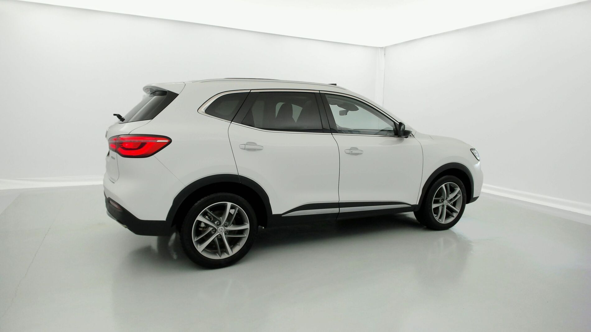 mg hs luxury 1.5 T-GDI 162 2023 dover white 12