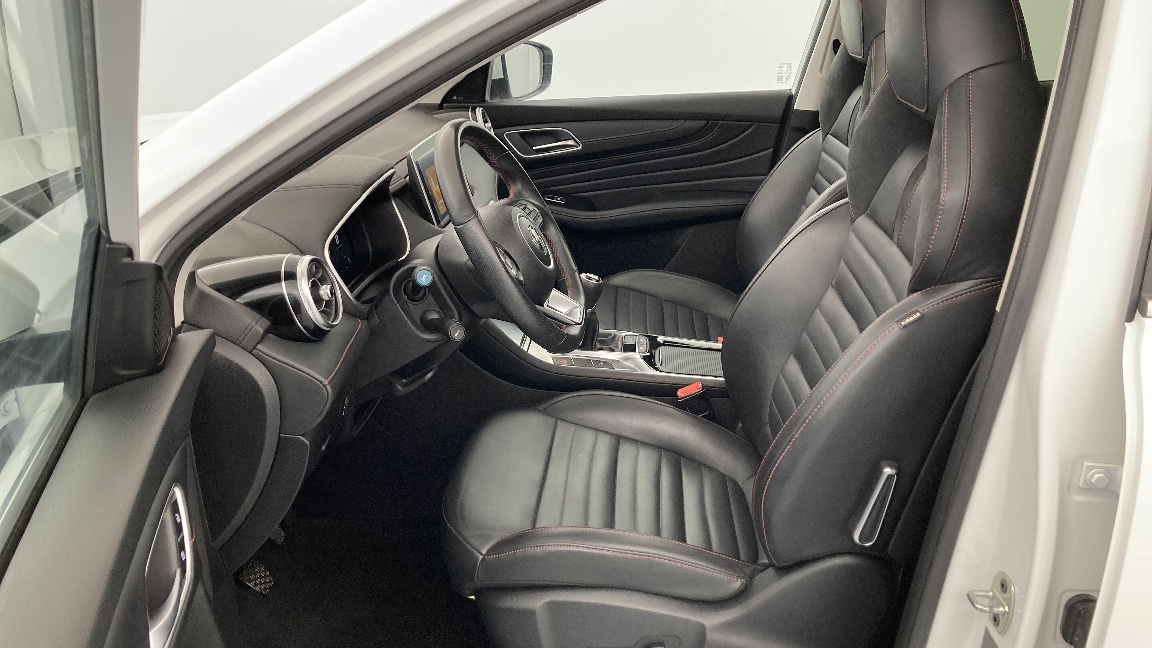 mg hs luxury 1.5 T-GDI 162 2023 dover white 14