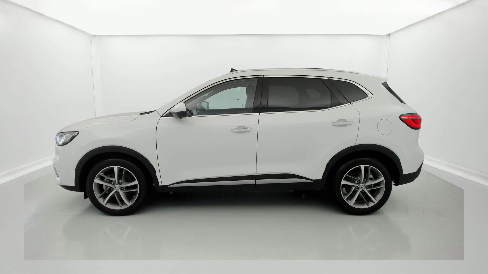 mg hs luxury 1.5 T-GDI 162 2023 dover white 7