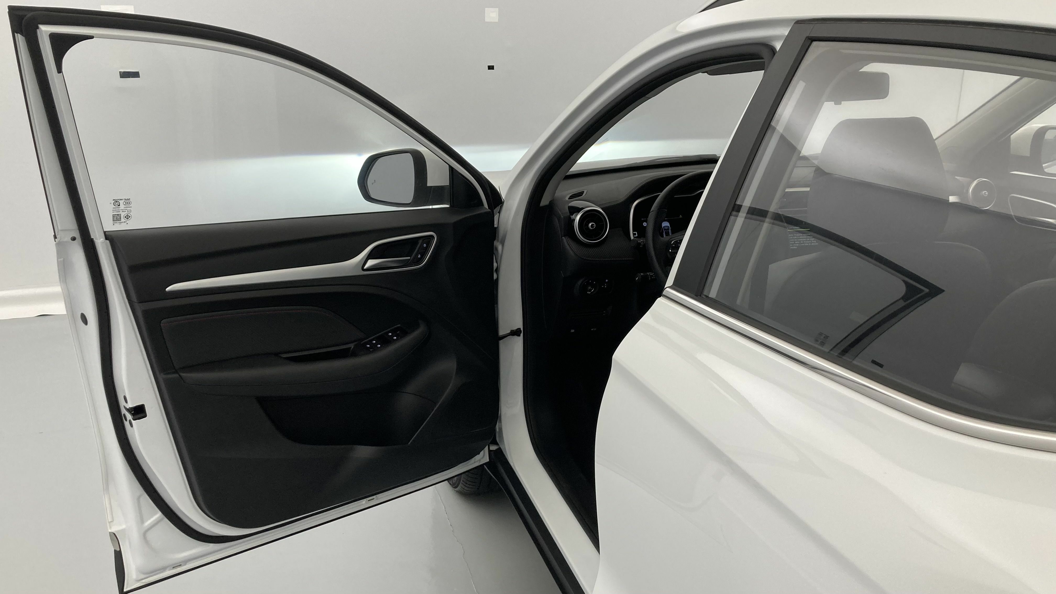 mg zs luxury 1.0 T-GDI 110 AT 2024 dover white 13