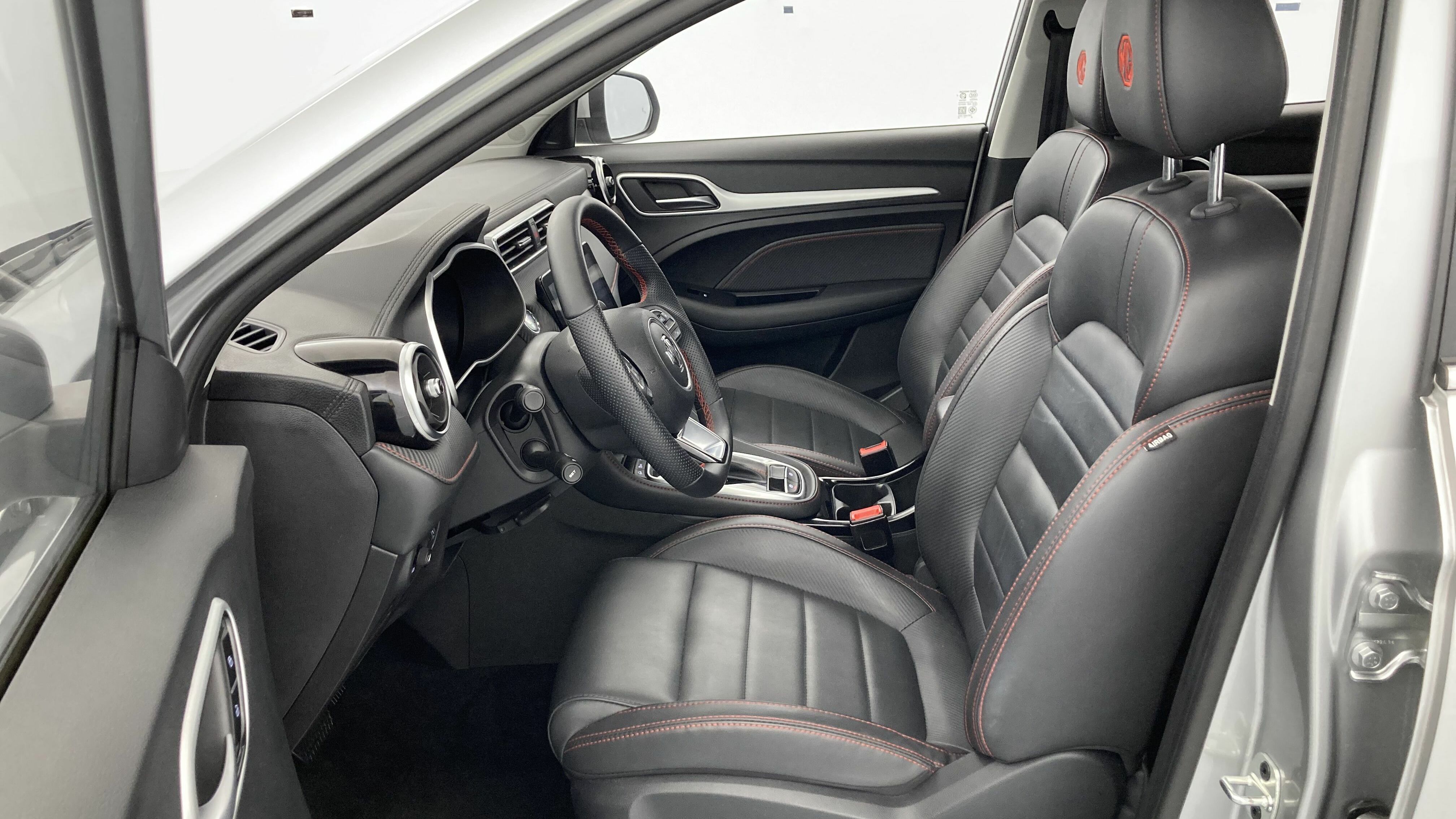 mg zs luxury 1.0 T-GDI 110 AT 2024 cosmic silver 14