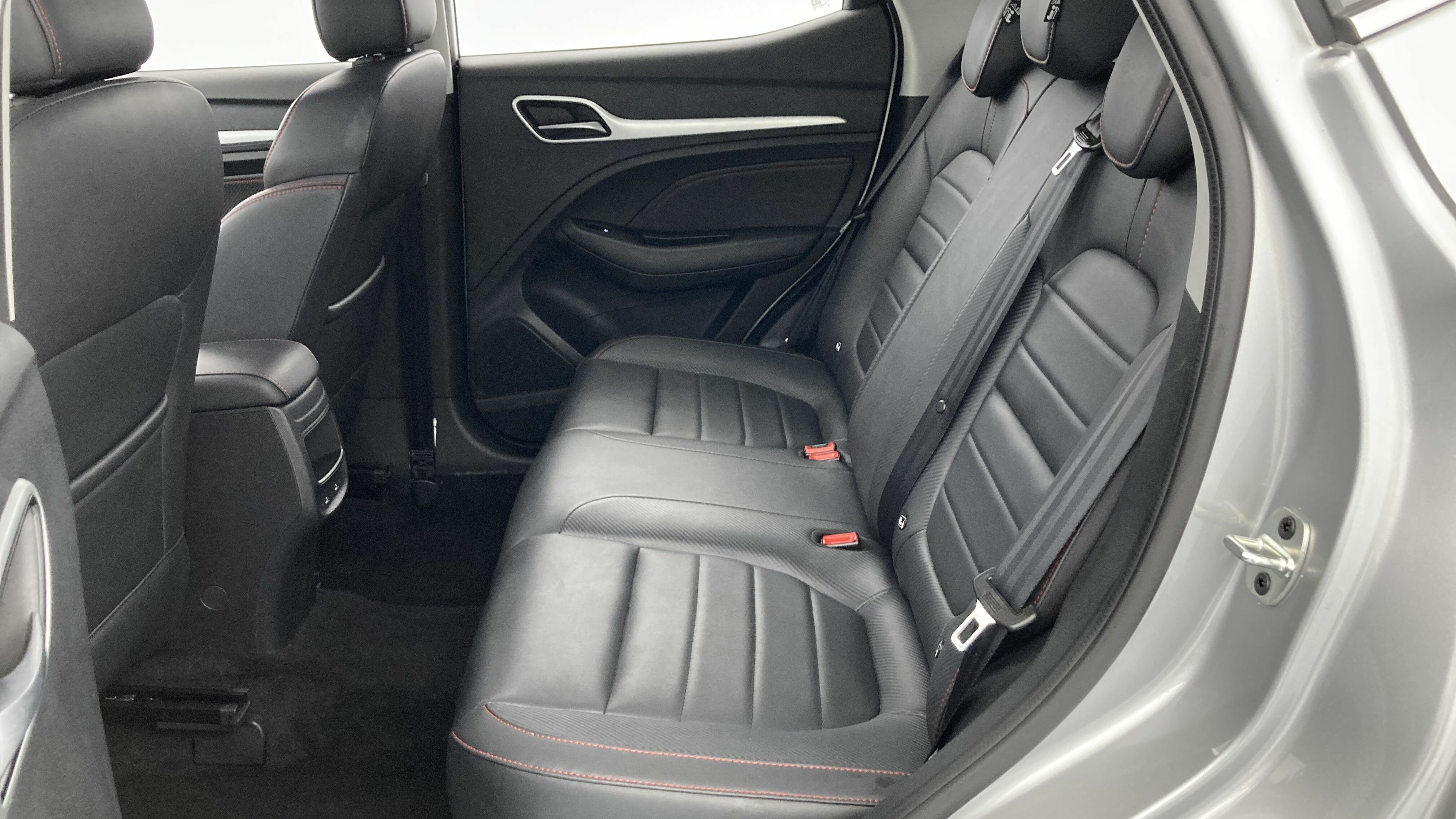 mg zs luxury 1.0 T-GDI 110 AT 2024 cosmic silver 21