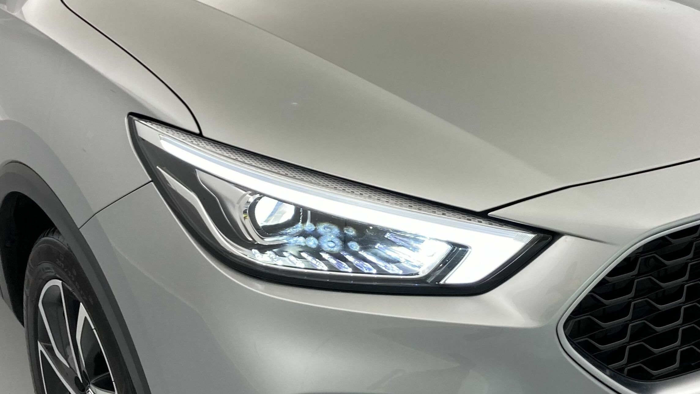 mg zs luxury 1.0 T-GDI 110 AT 2024 cosmic silver 29