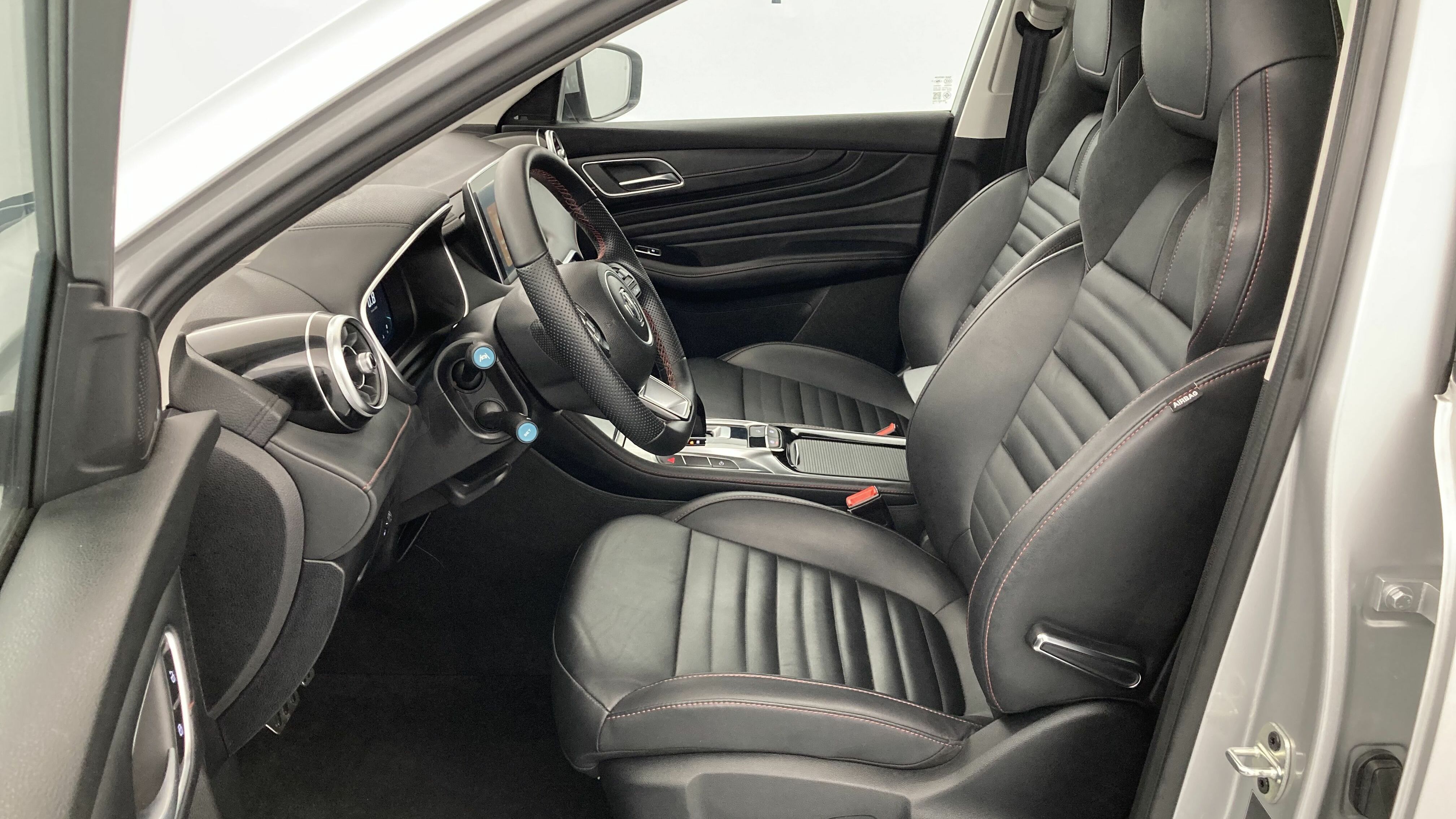 mg hs luxury 1.5 T-GDI 162 AT 2024 medal silver 14