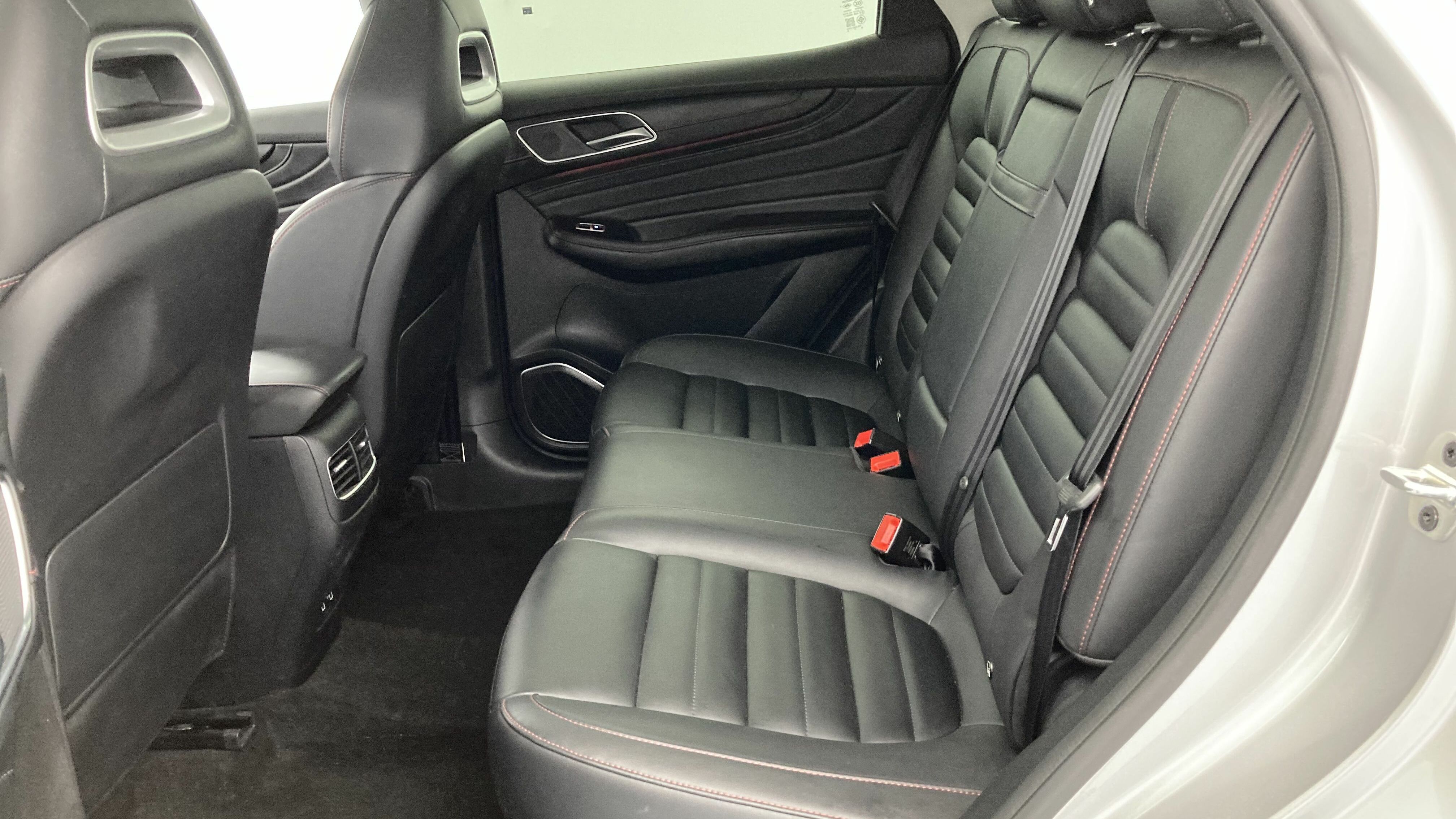 mg hs luxury 1.5 T-GDI 162 AT 2024 medal silver 21