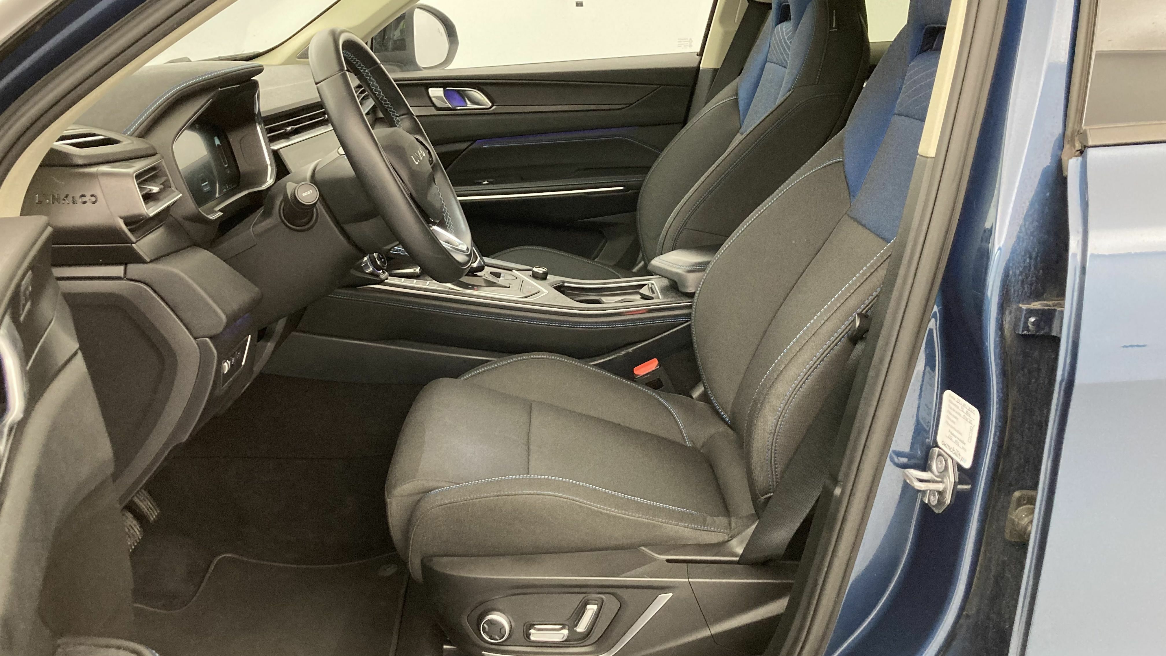 lynk&co 1 nv 1.5 PHEV 261 2022 blue 14