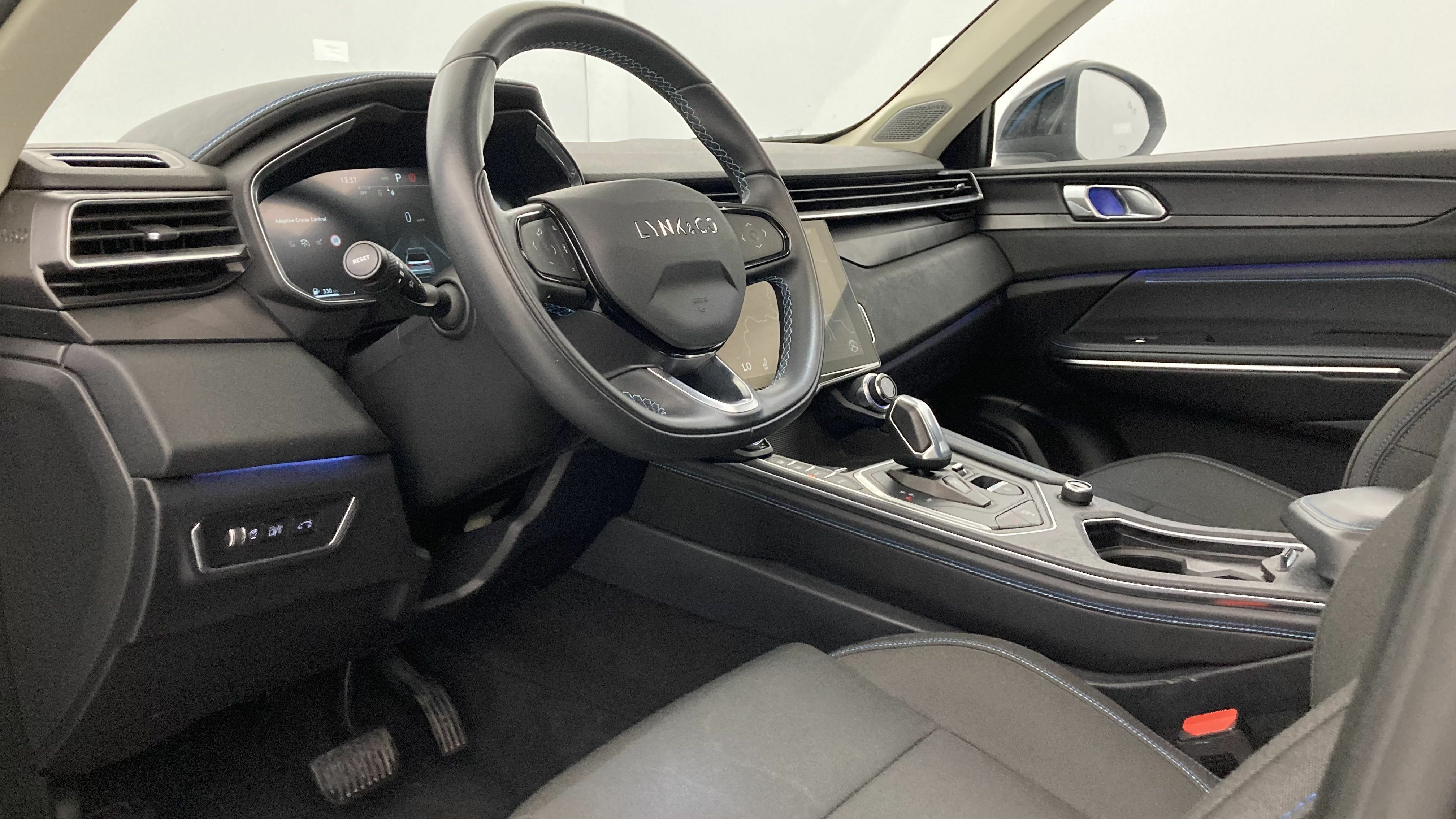 lynk&co 1 nv 1.5 PHEV 261 2022 blue 15