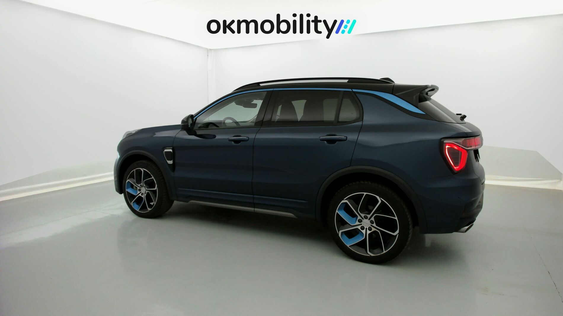 lynk&co 1 nv 1.5 PHEV 261 2022 blue 8