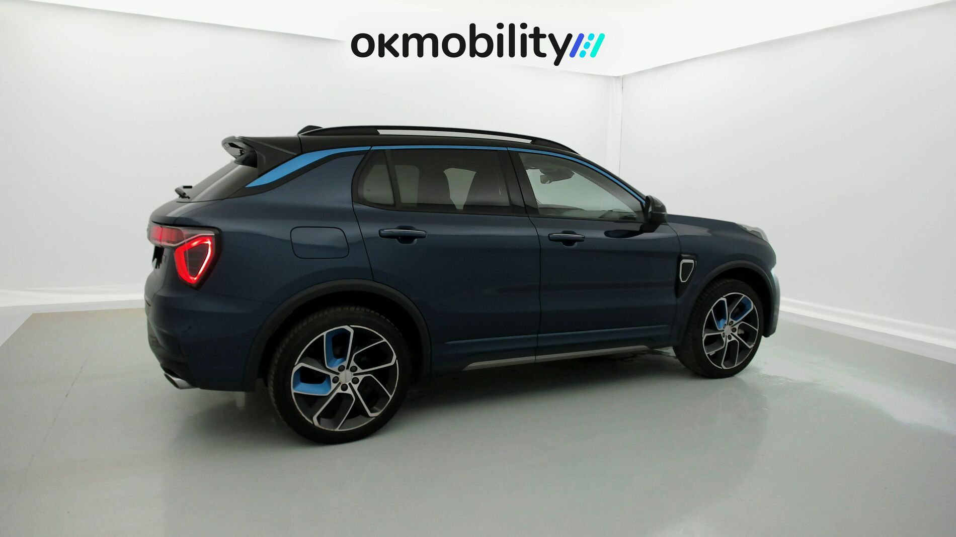 lynk&co 1 nv 1.5 PHEV 261 2022 blue 12
