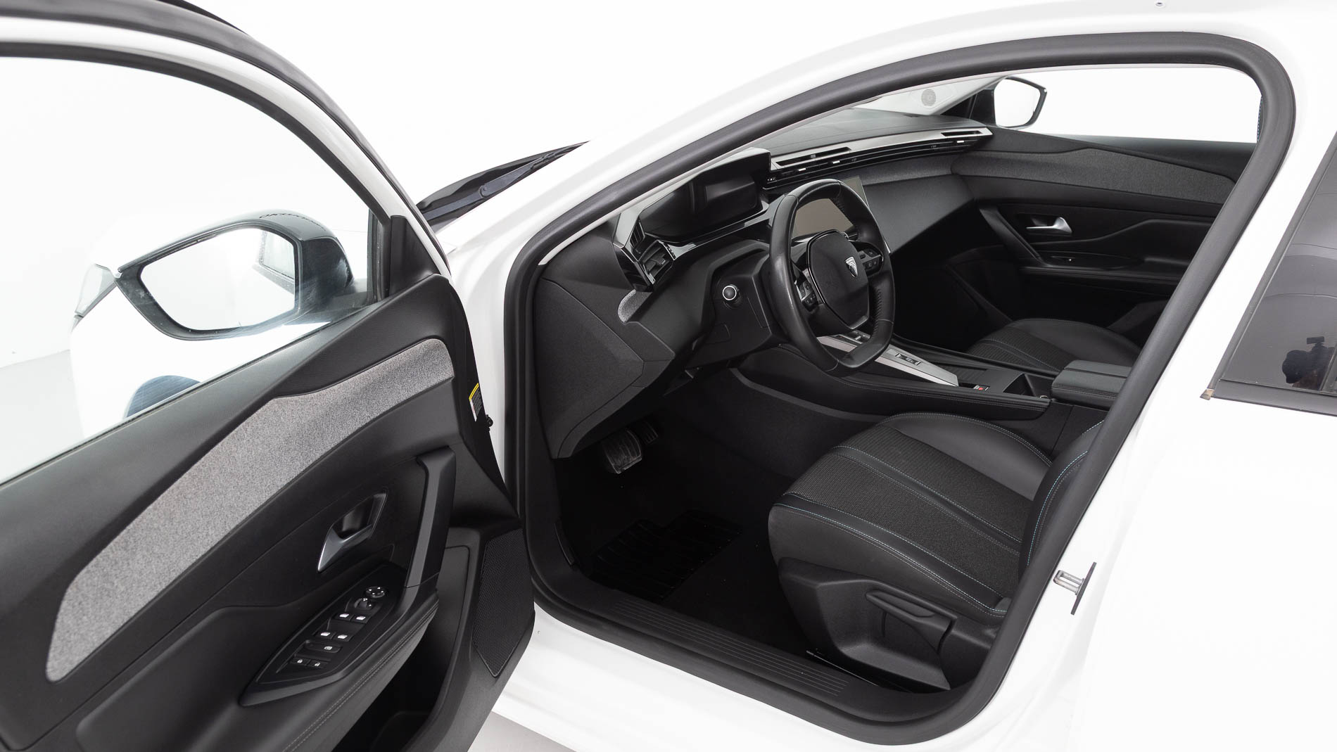 peugeot 308 allure 1.2 PURETECH 130 EAT 2023 blanco nacarado 14