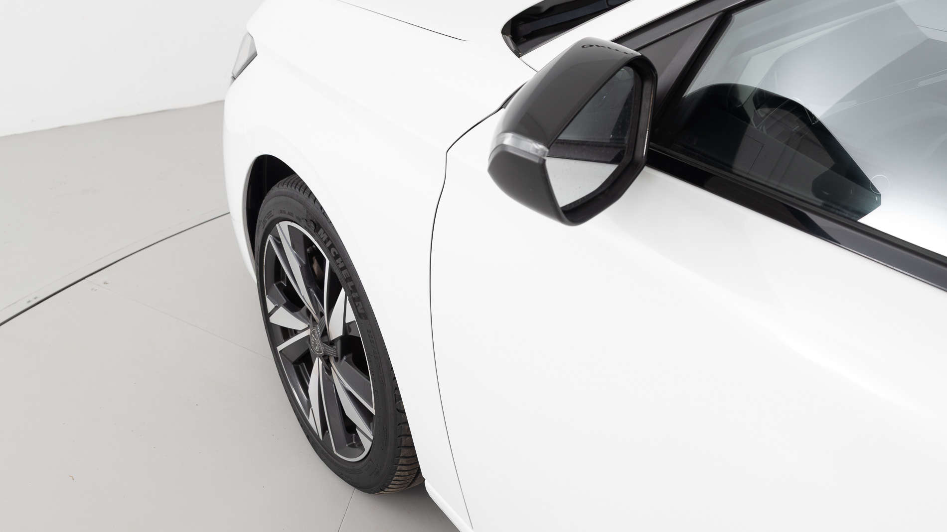 peugeot 308 allure 1.2 PURETECH 130 EAT 2023 blanco nacarado 23