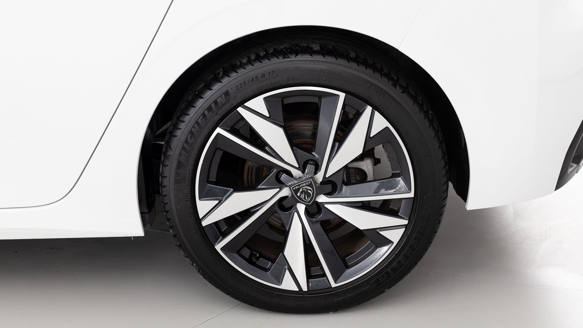 peugeot 308 allure 1.2 PURETECH 130 EAT 2023 blanco nacarado 25