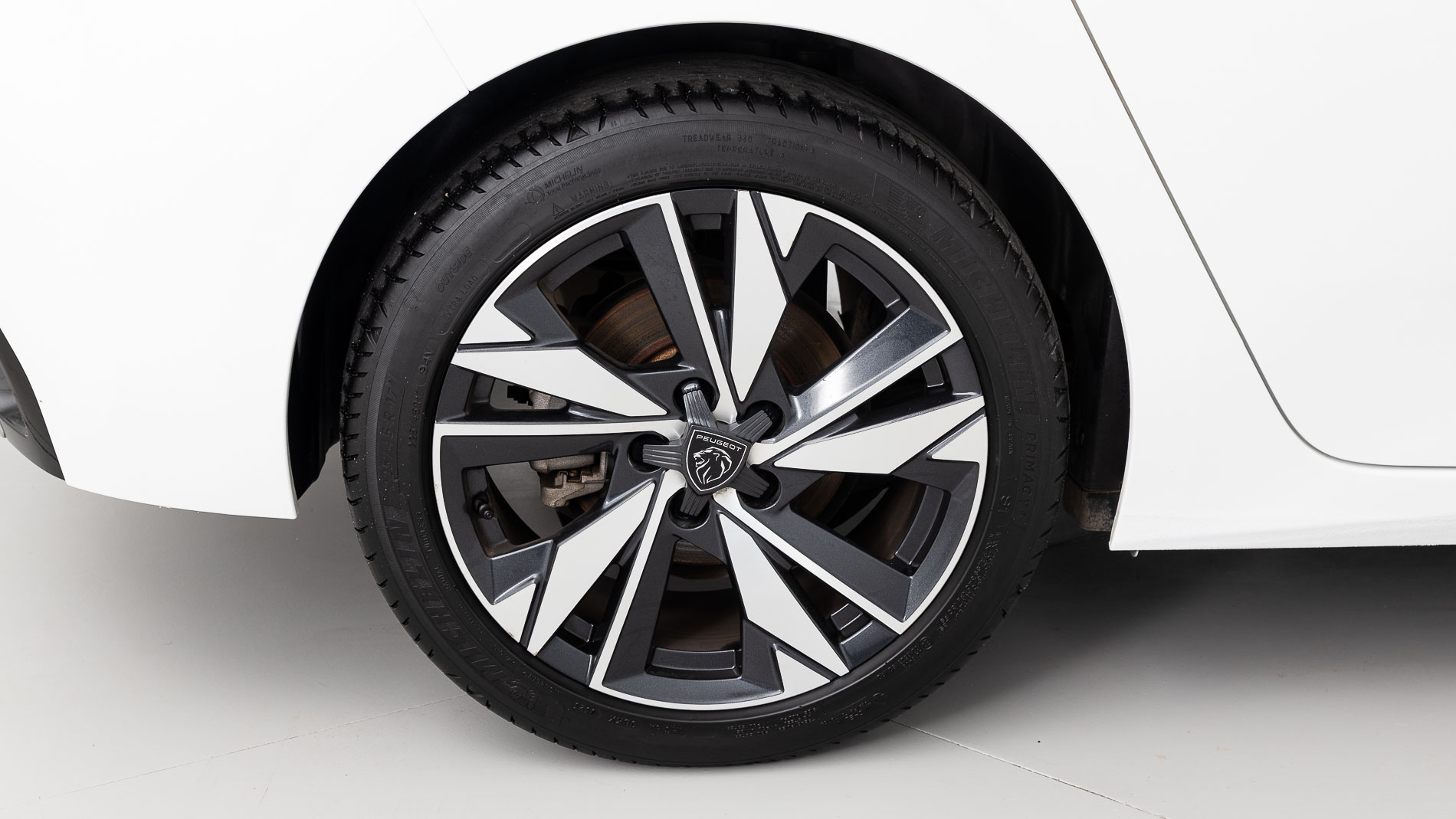 peugeot 308 allure 1.2 PURETECH 130 EAT 2023 blanco nacarado 26