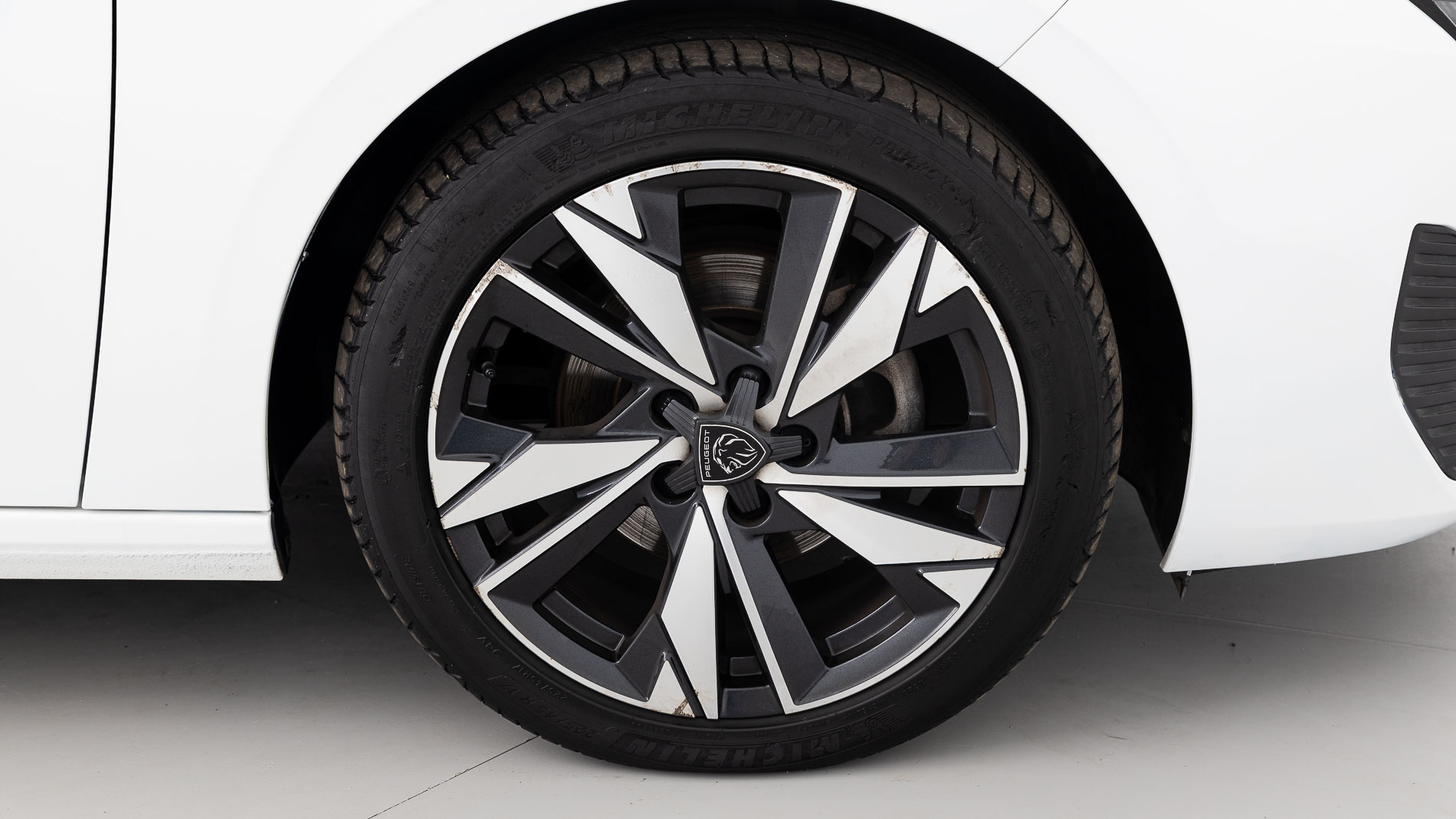 peugeot 308 allure 1.2 PURETECH 130 EAT 2023 blanco nacarado 27