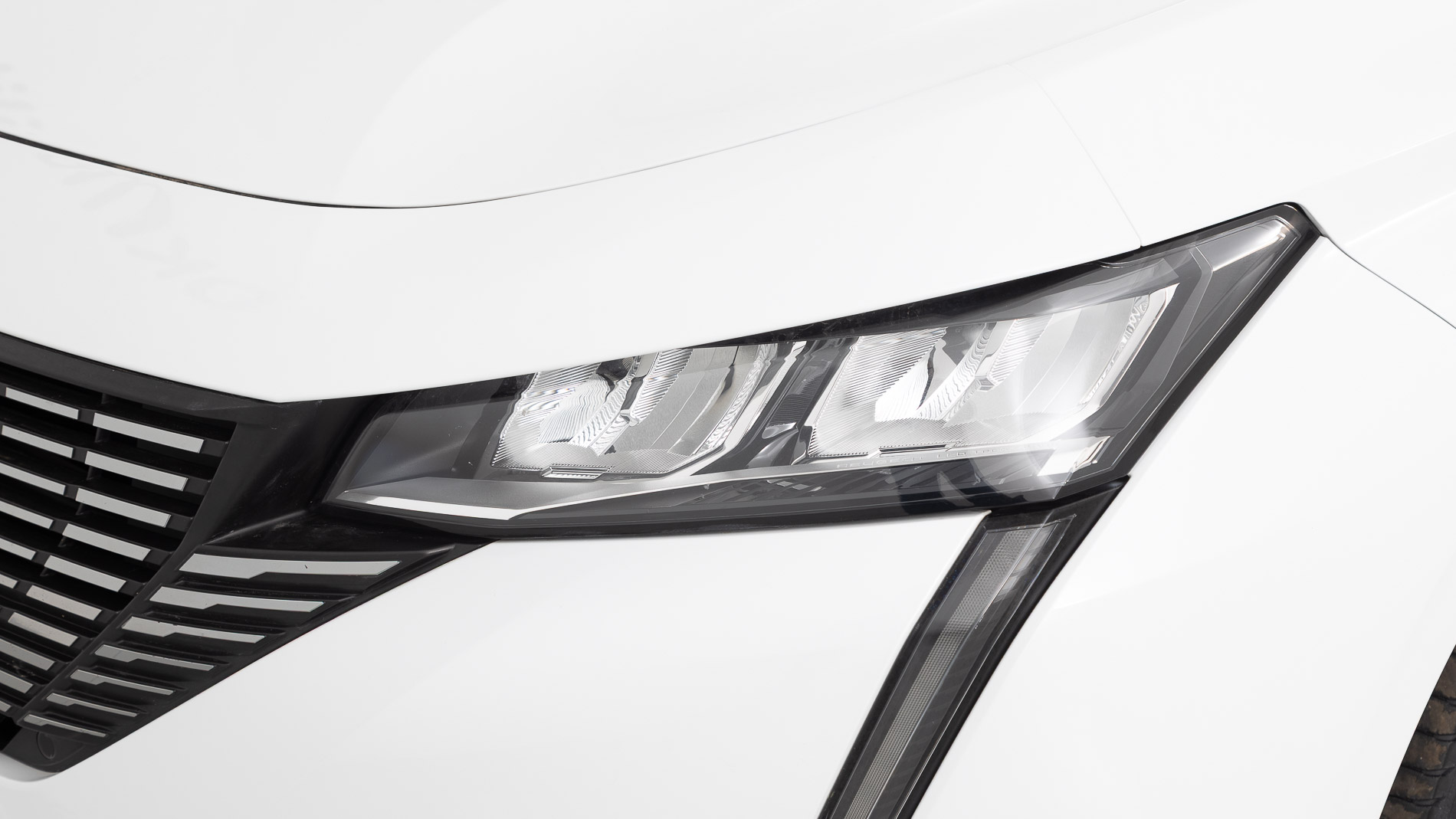 peugeot 308 allure 1.2 PURETECH 130 EAT 2023 blanco nacarado 29