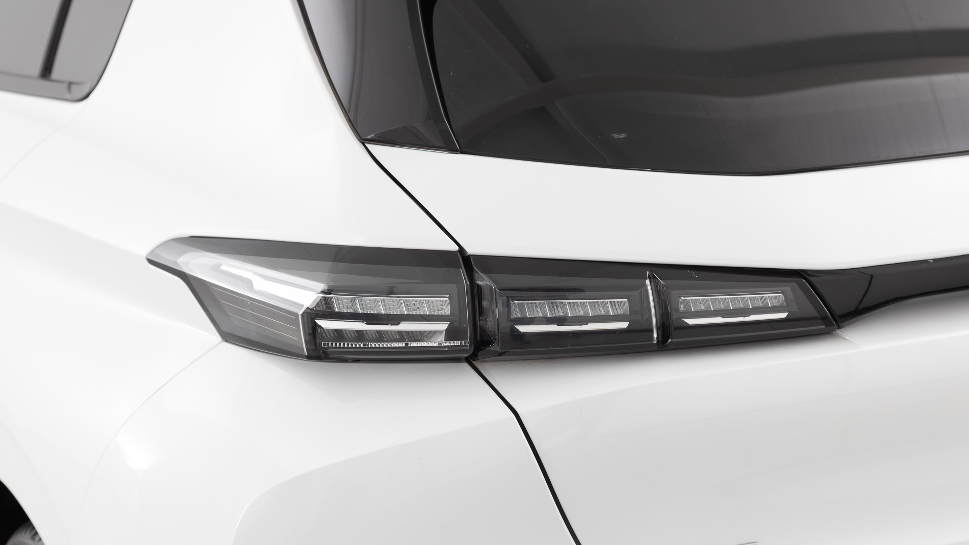 peugeot 308 allure 1.2 PURETECH 130 EAT 2023 blanco nacarado 30