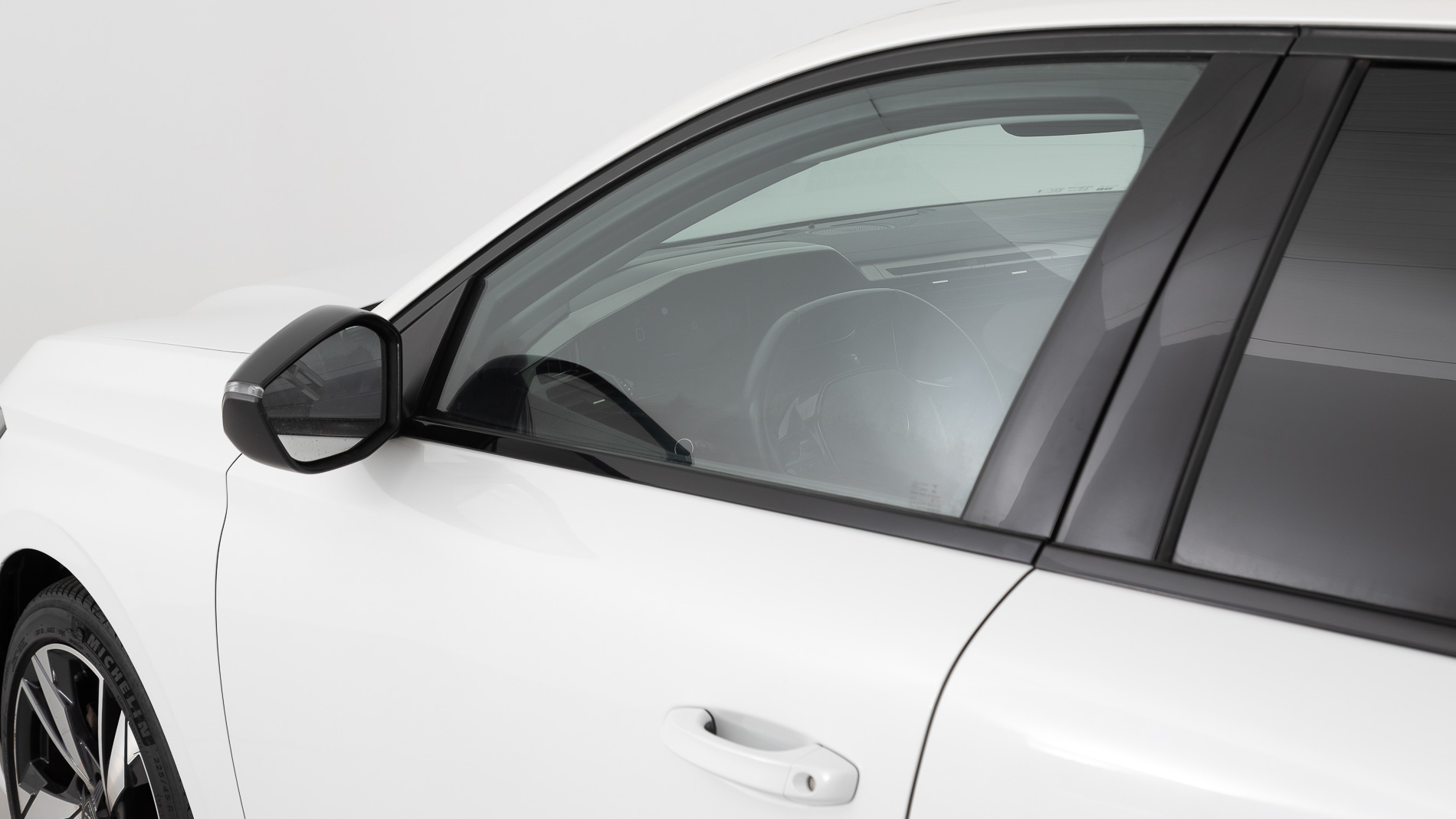 peugeot 308 allure 1.2 PURETECH 130 EAT 2023 blanco nacarado 34