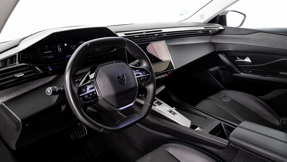 peugeot 308 allure 1.2 PURETECH 130 EAT 2023 negro perla nera 15