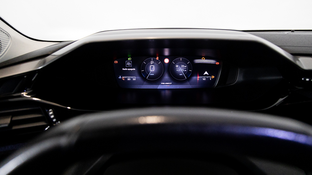 peugeot 308 allure 1.2 PURETECH 130 EAT 2023 negro perla nera 18