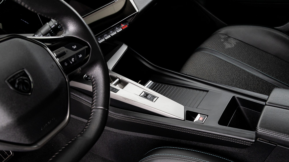 peugeot 308 allure 1.2 PURETECH 130 EAT 2023 negro perla nera 19