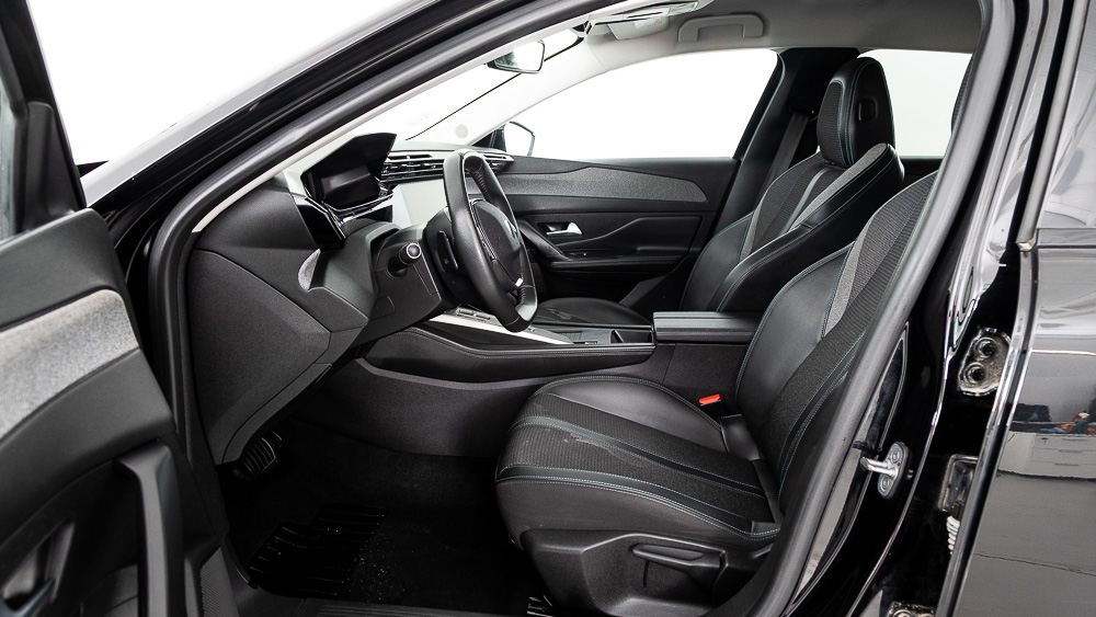 peugeot 308 allure 1.2 PURETECH 130 EAT 2023 negro perla nera 20