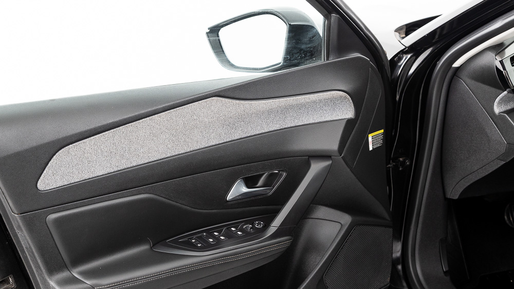 peugeot 308 allure 1.2 PURETECH 130 EAT 2023 negro perla nera 22