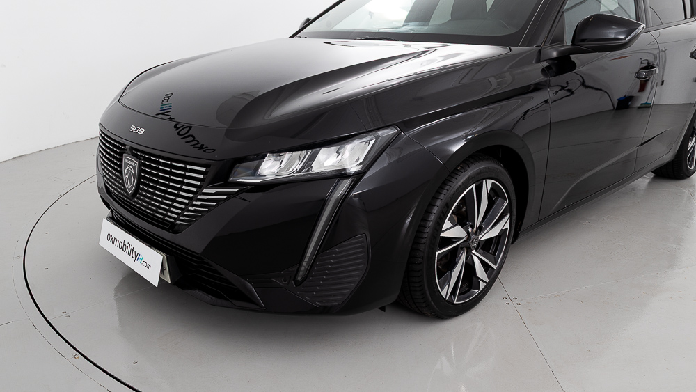 peugeot 308 allure 1.2 PURETECH 130 EAT 2023 negro perla nera 28