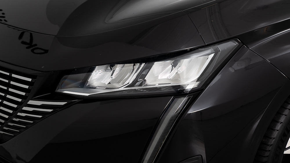 peugeot 308 allure 1.2 PURETECH 130 EAT 2023 negro perla nera 29