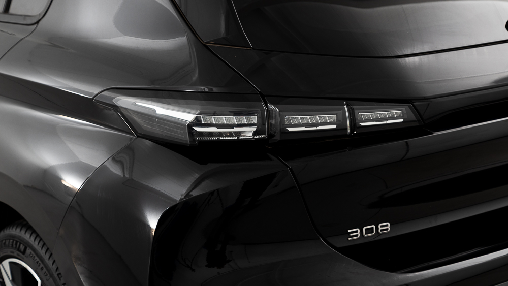 peugeot 308 allure 1.2 PURETECH 130 EAT 2023 negro perla nera 30