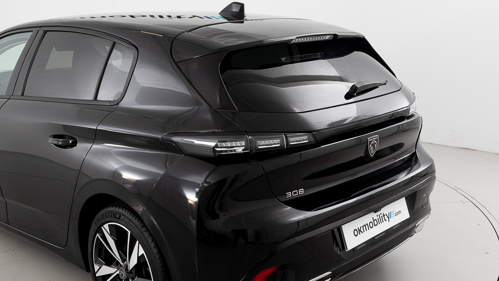 peugeot 308 allure 1.2 PURETECH 130 EAT 2023 negro perla nera 35