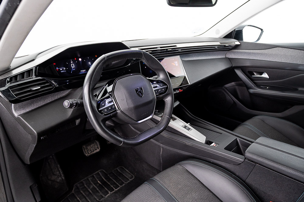 peugeot 308 allure 1.2 PURETECH 130 EAT 2023 negro perla nera 14