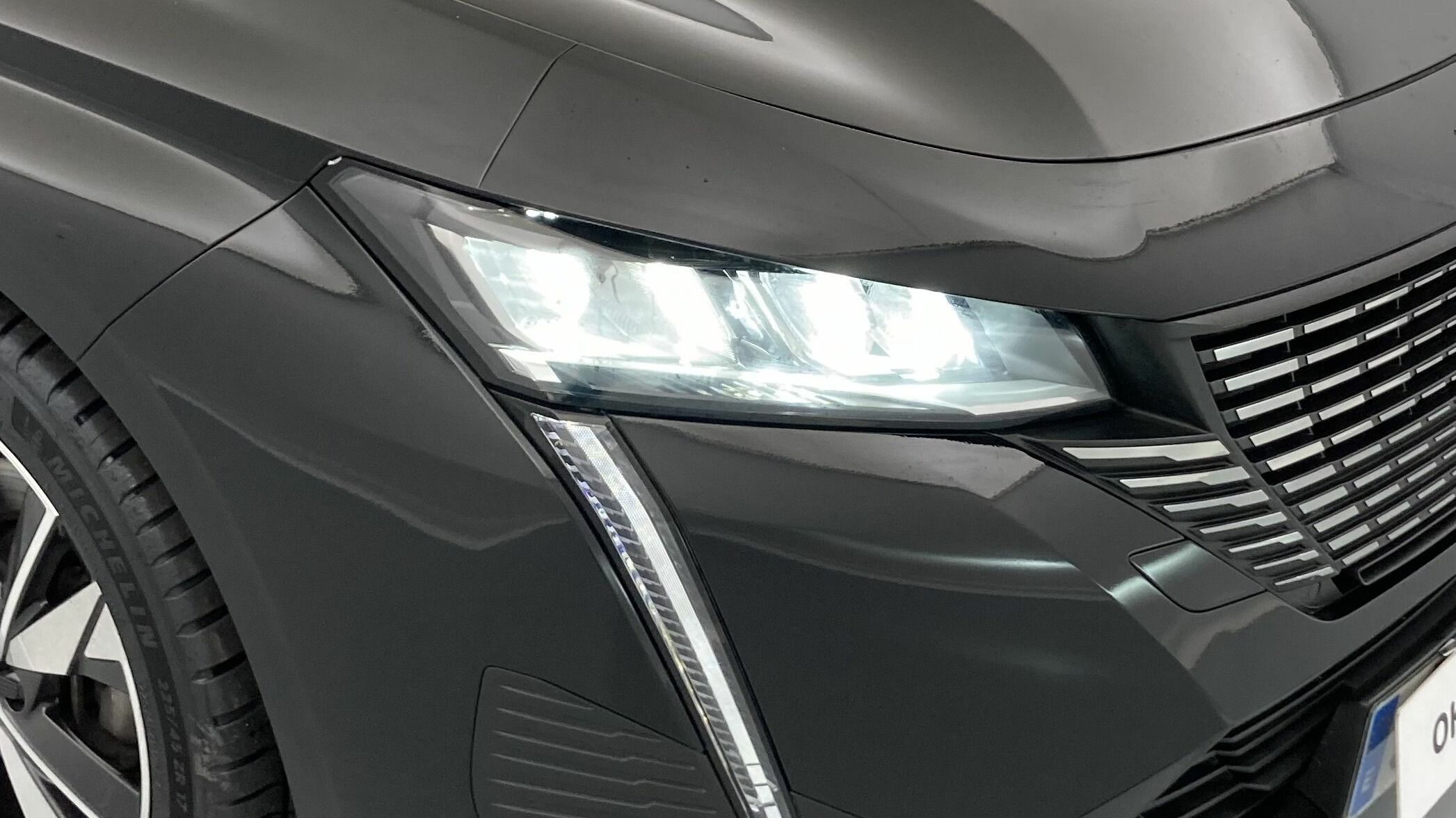 peugeot 308 allure 1.2 PURETECH 130 EAT 2023 negro perla nera 23