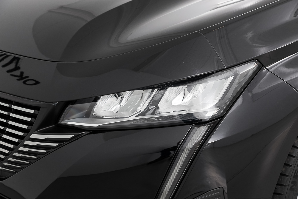 peugeot 308 allure 1.2 PURETECH 130 EAT 2023 negro perla nera 28