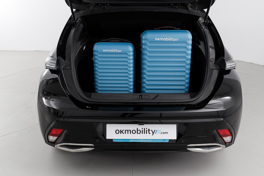 peugeot 308 allure 1.2 PURETECH 130 EAT 2023 negro perla nera 30