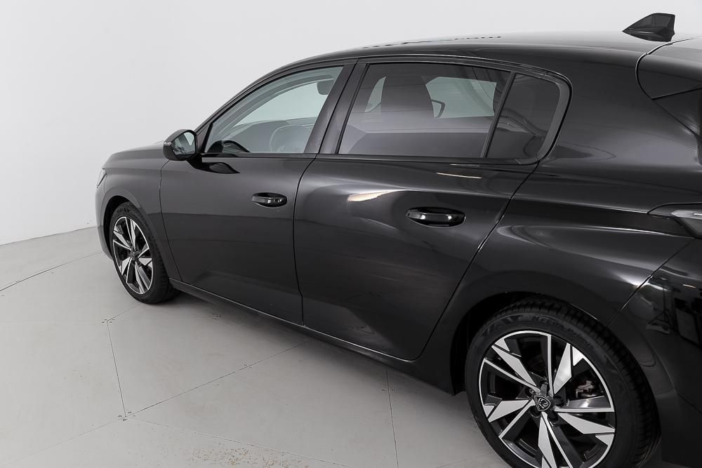 peugeot 308 allure 1.2 PURETECH 130 EAT 2023 negro perla nera 32