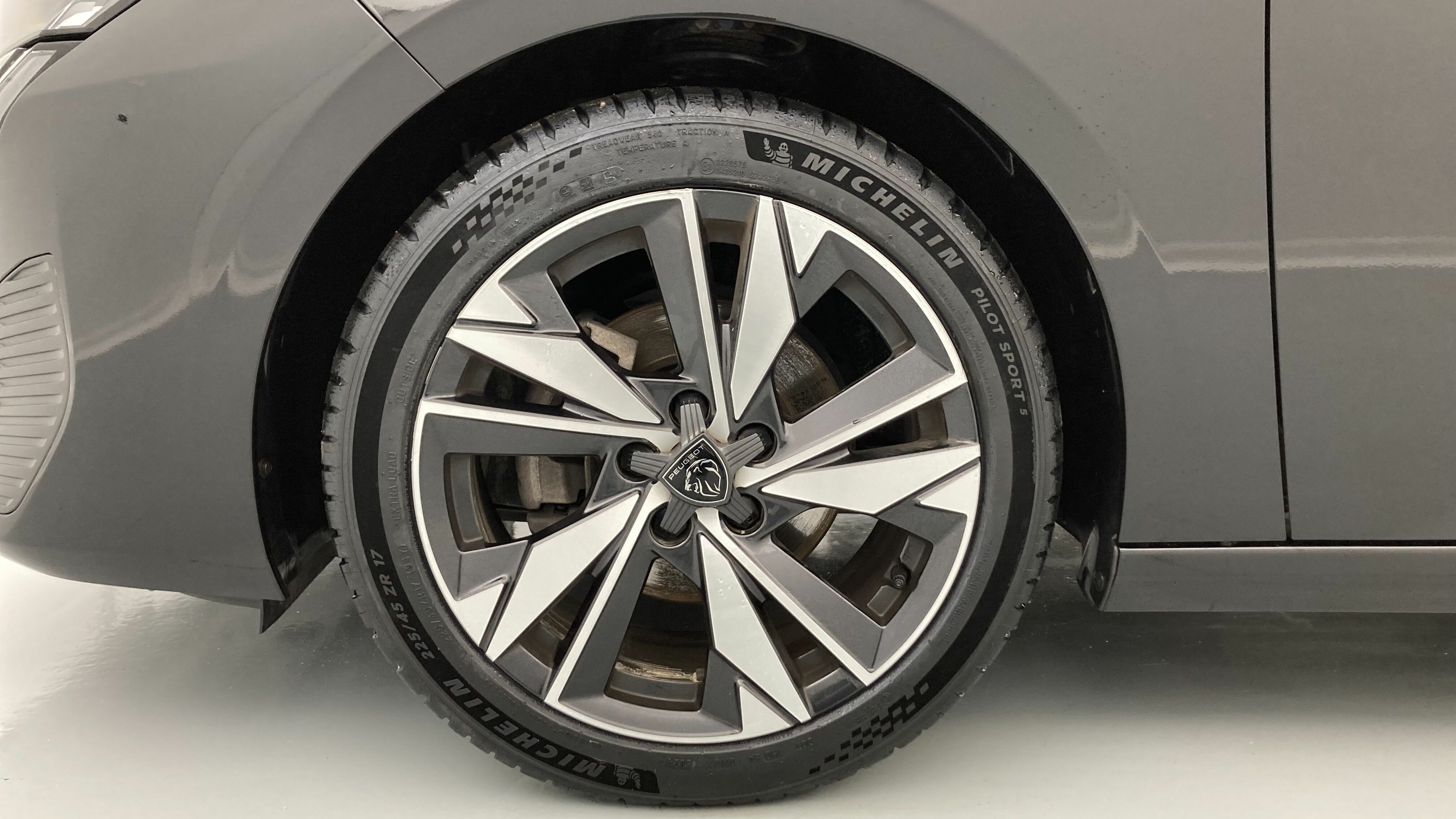 peugeot 308 allure 1.2 PURETECH 130 EAT 2023 negro perla nera 20