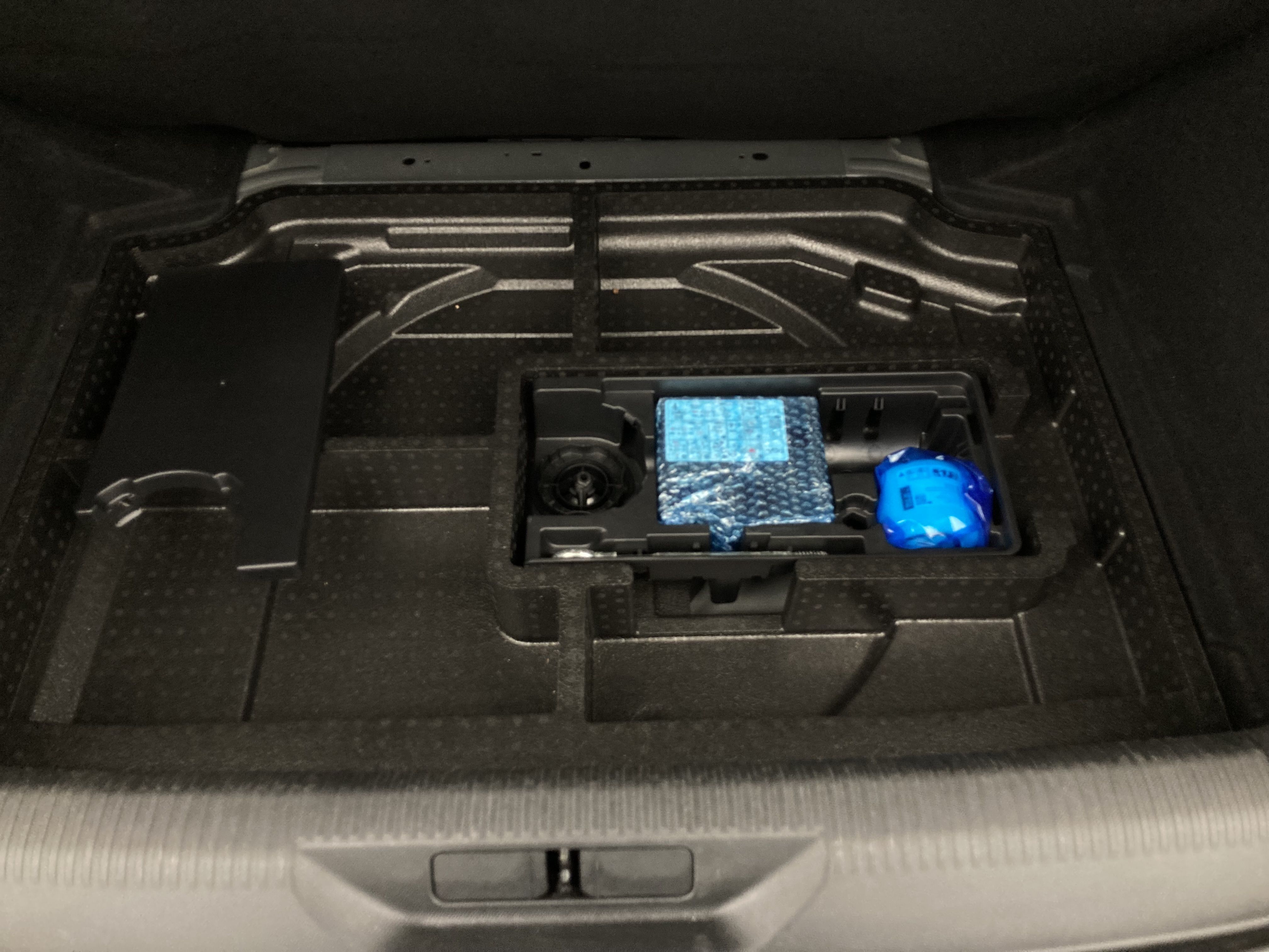 peugeot 308 allure 1.2 PURETECH 130 EAT 2023 negro perla nera 24