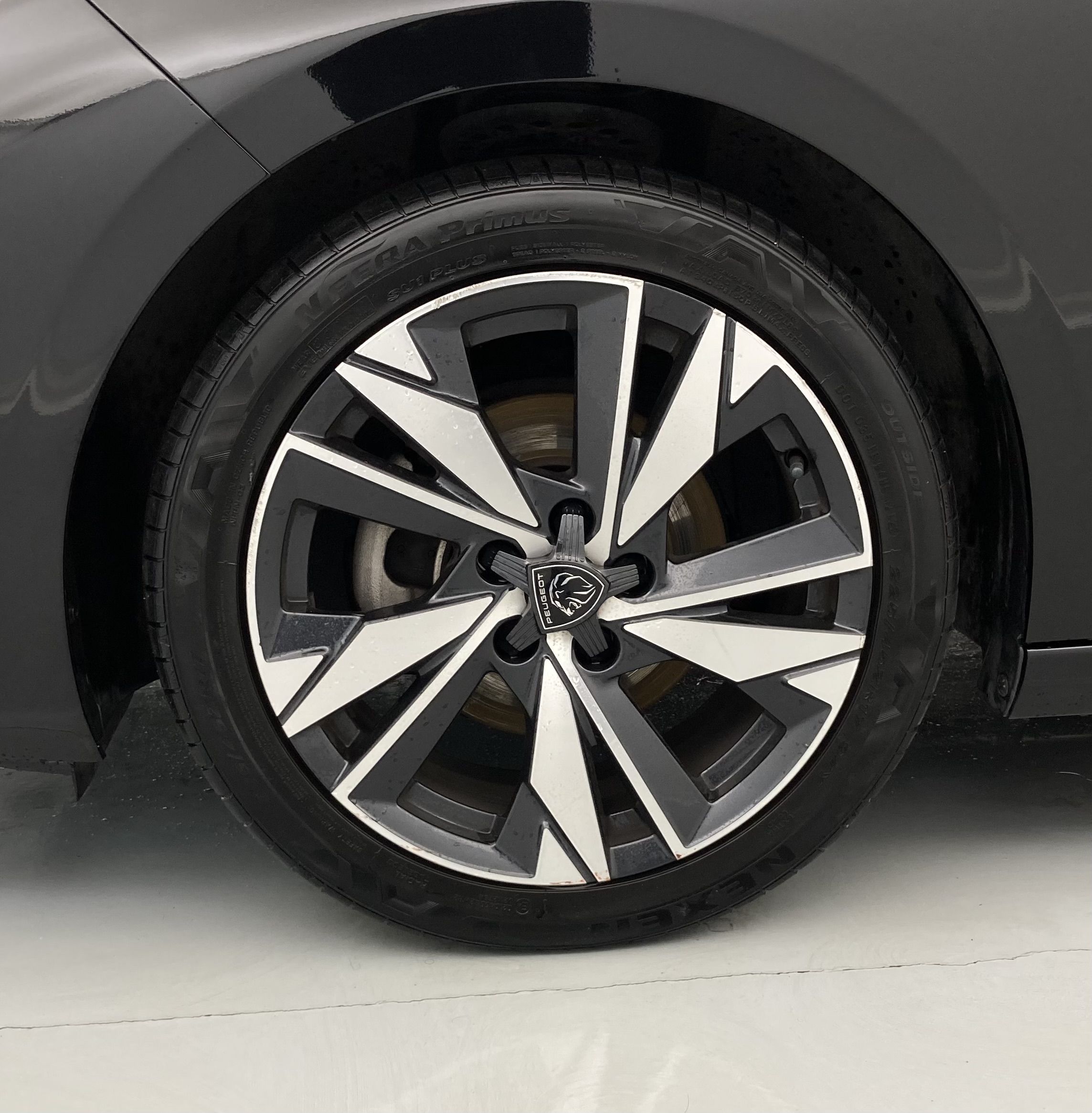 peugeot 308 allure 1.2 PURETECH 130 EAT 2023 negro perla nera 27