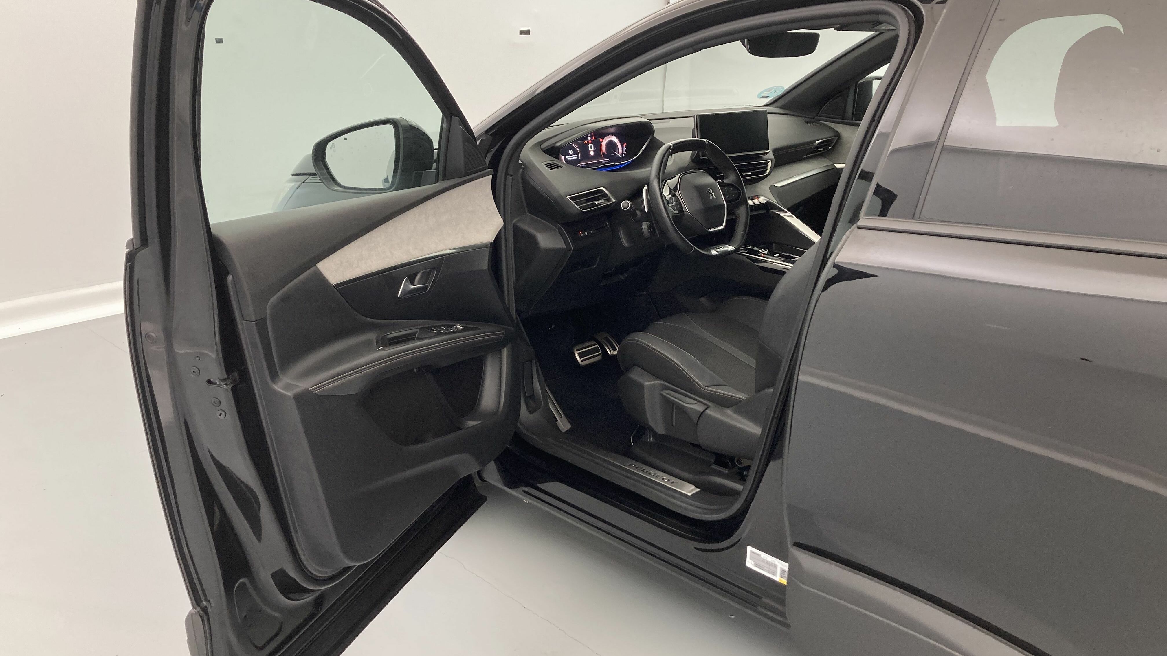 peugeot 3008 gt 1.2 PURETECH 130 EAT 2023 negro perla 11