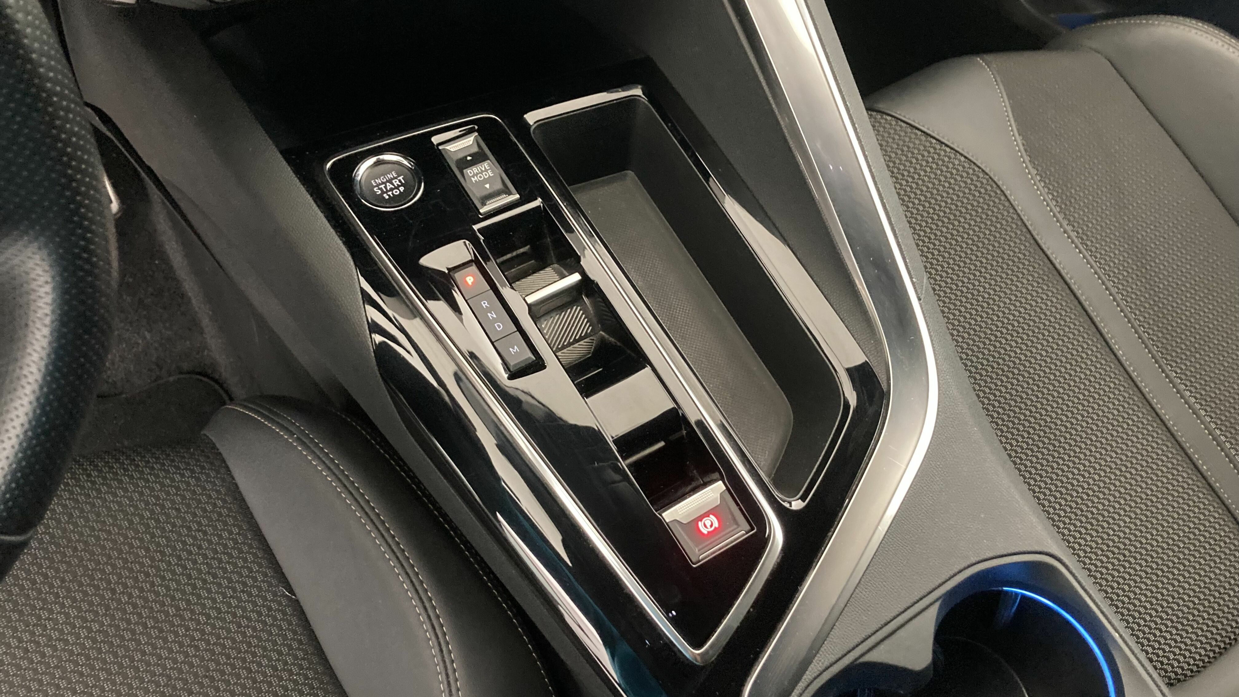 peugeot 3008 gt 1.2 PURETECH 130 EAT 2023 negro perla 16