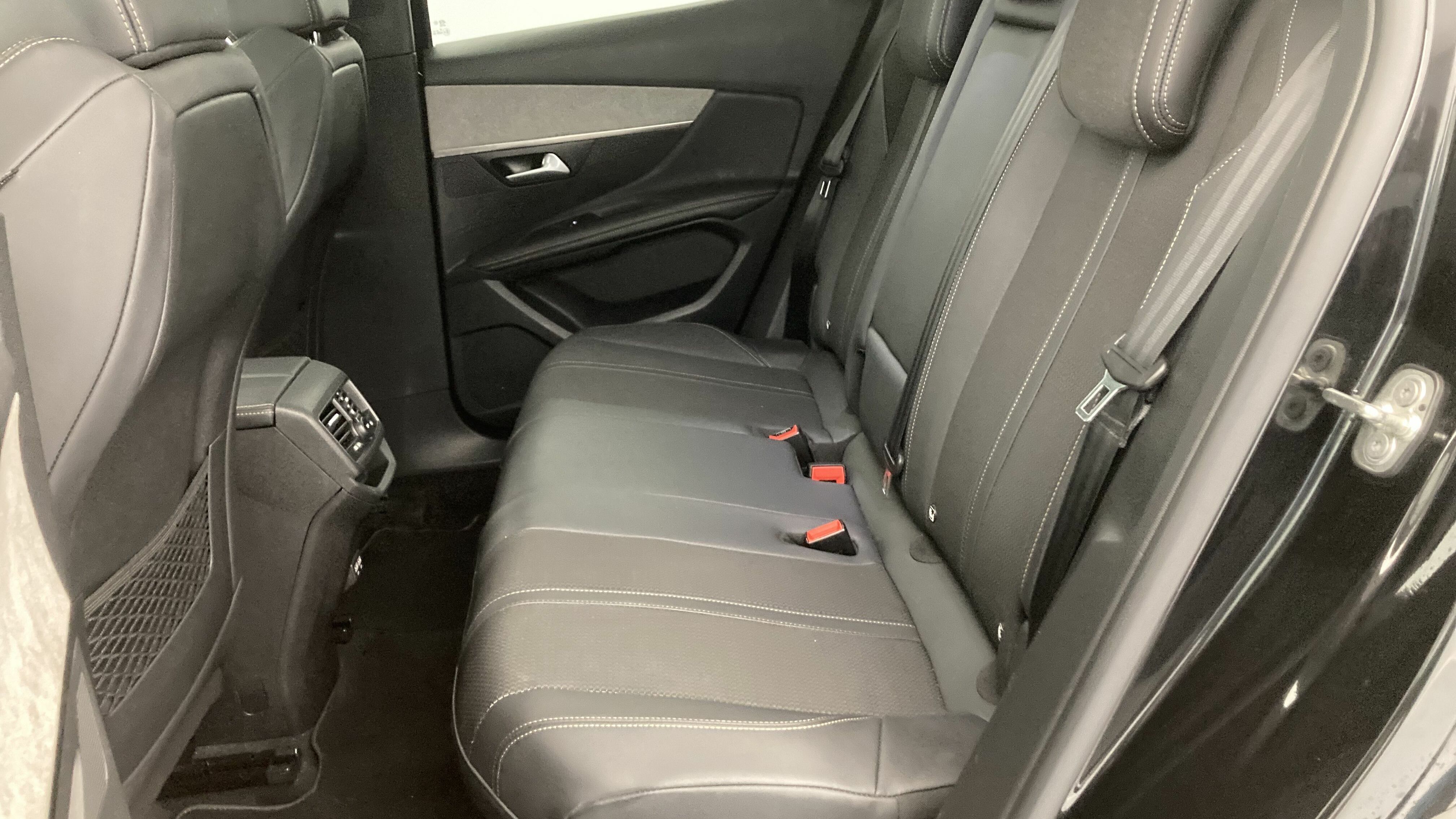 peugeot 3008 gt 1.2 PURETECH 130 EAT 2023 negro perla 17