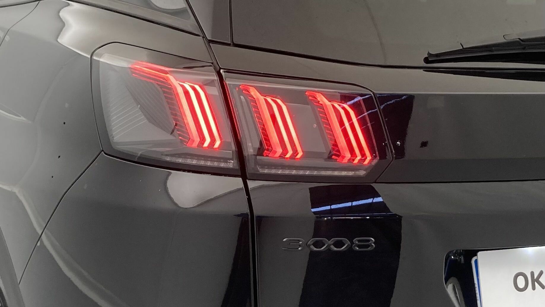 peugeot 3008 gt 1.2 PURETECH 130 EAT 2023 negro perla 24