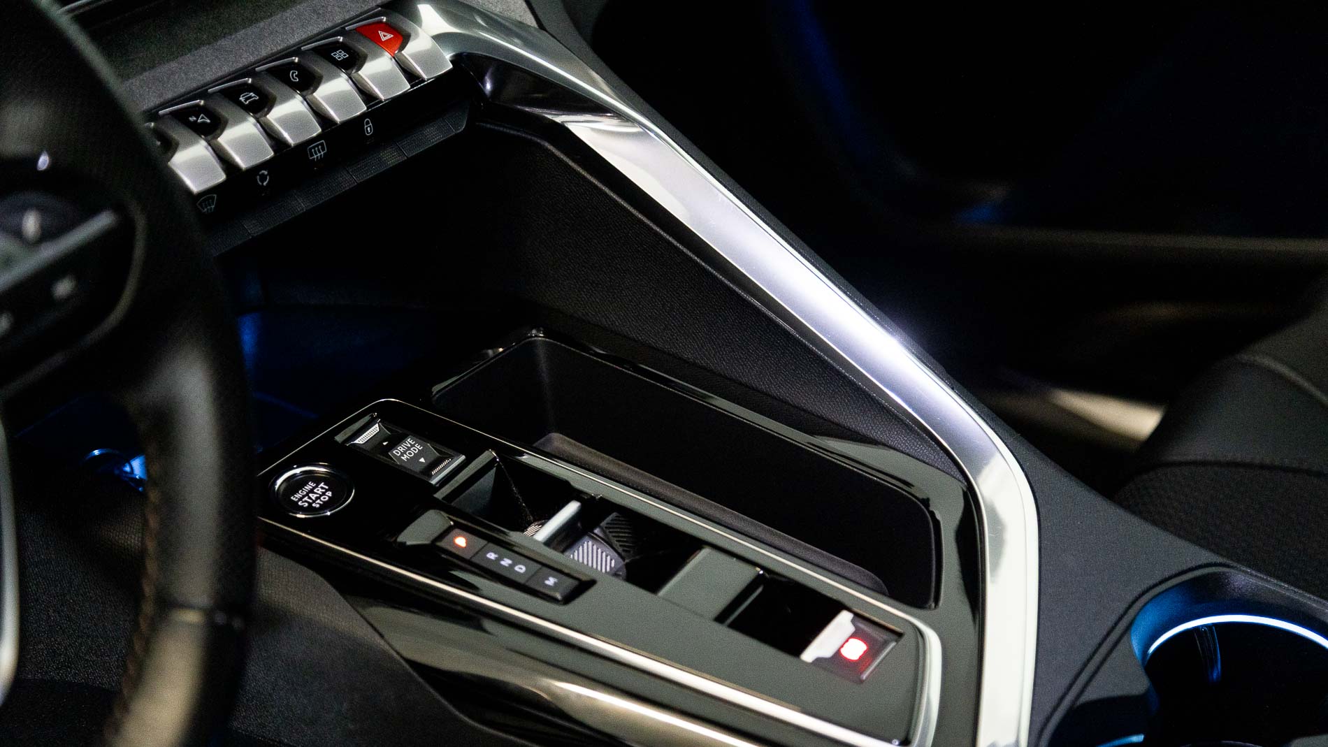 peugeot 3008 gt 1.2 PURETECH 130 EAT 2023 blanco nacarado 18