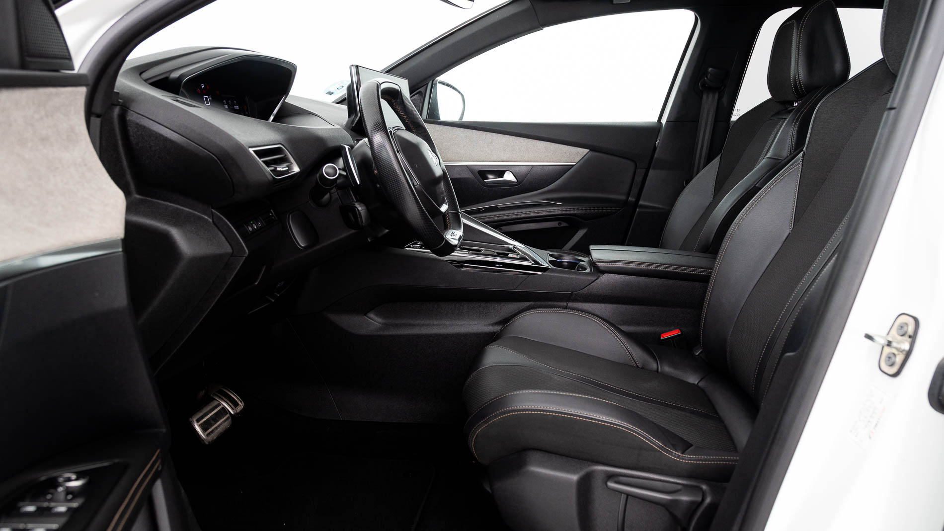 peugeot 3008 gt 1.2 PURETECH 130 EAT 2023 blanco nacarado 19