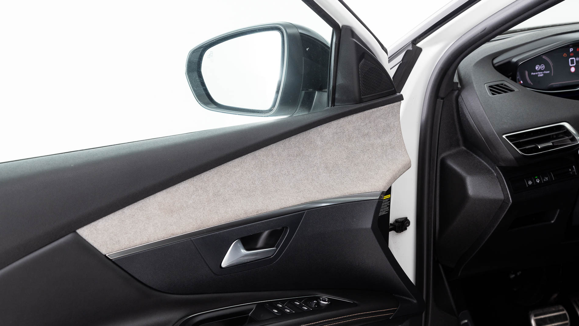 peugeot 3008 gt 1.2 PURETECH 130 EAT 2023 blanco nacarado 22