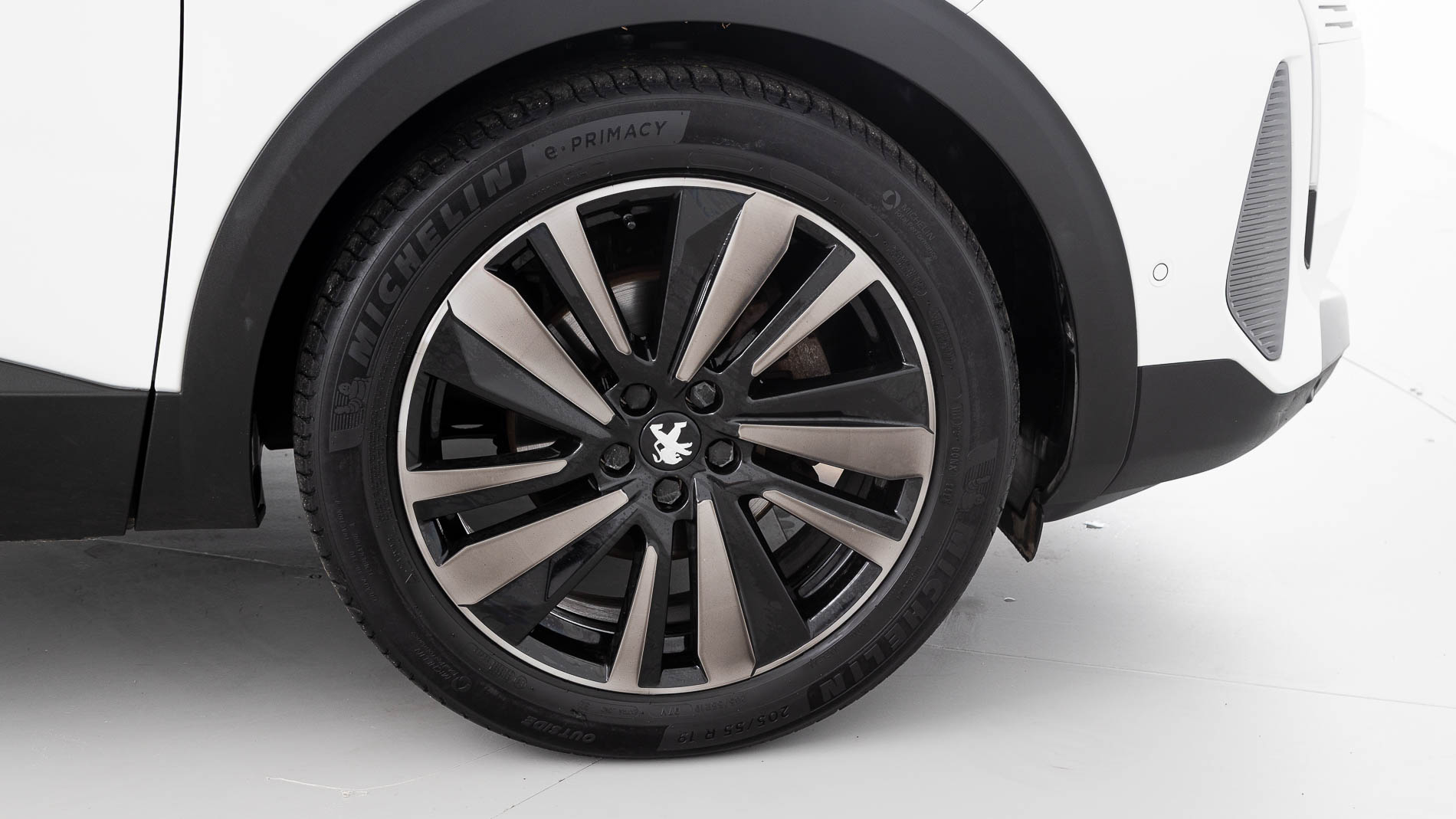 peugeot 3008 gt 1.2 PURETECH 130 EAT 2023 blanco nacarado 27