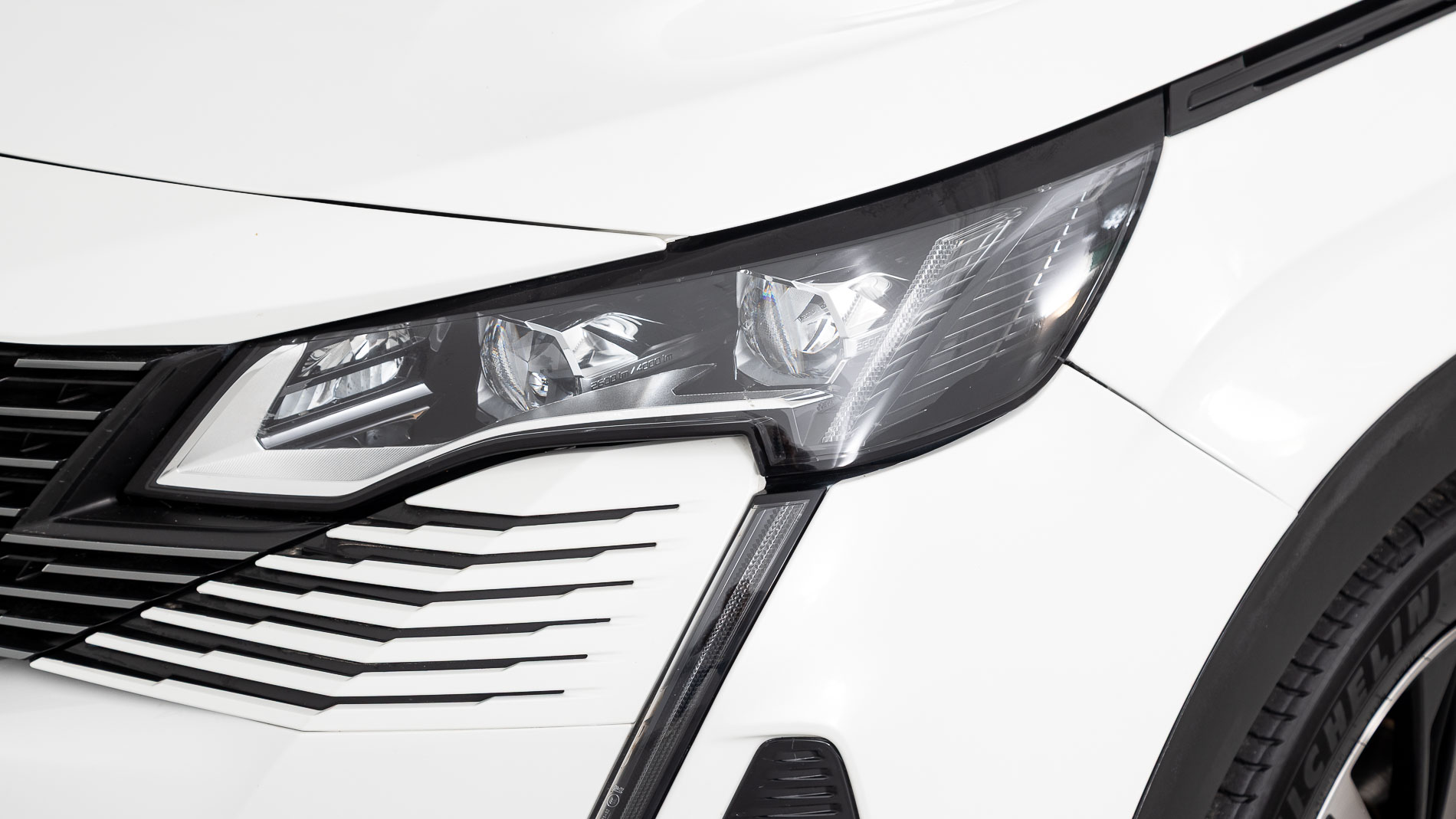 peugeot 3008 gt 1.2 PURETECH 130 EAT 2023 blanco nacarado 29