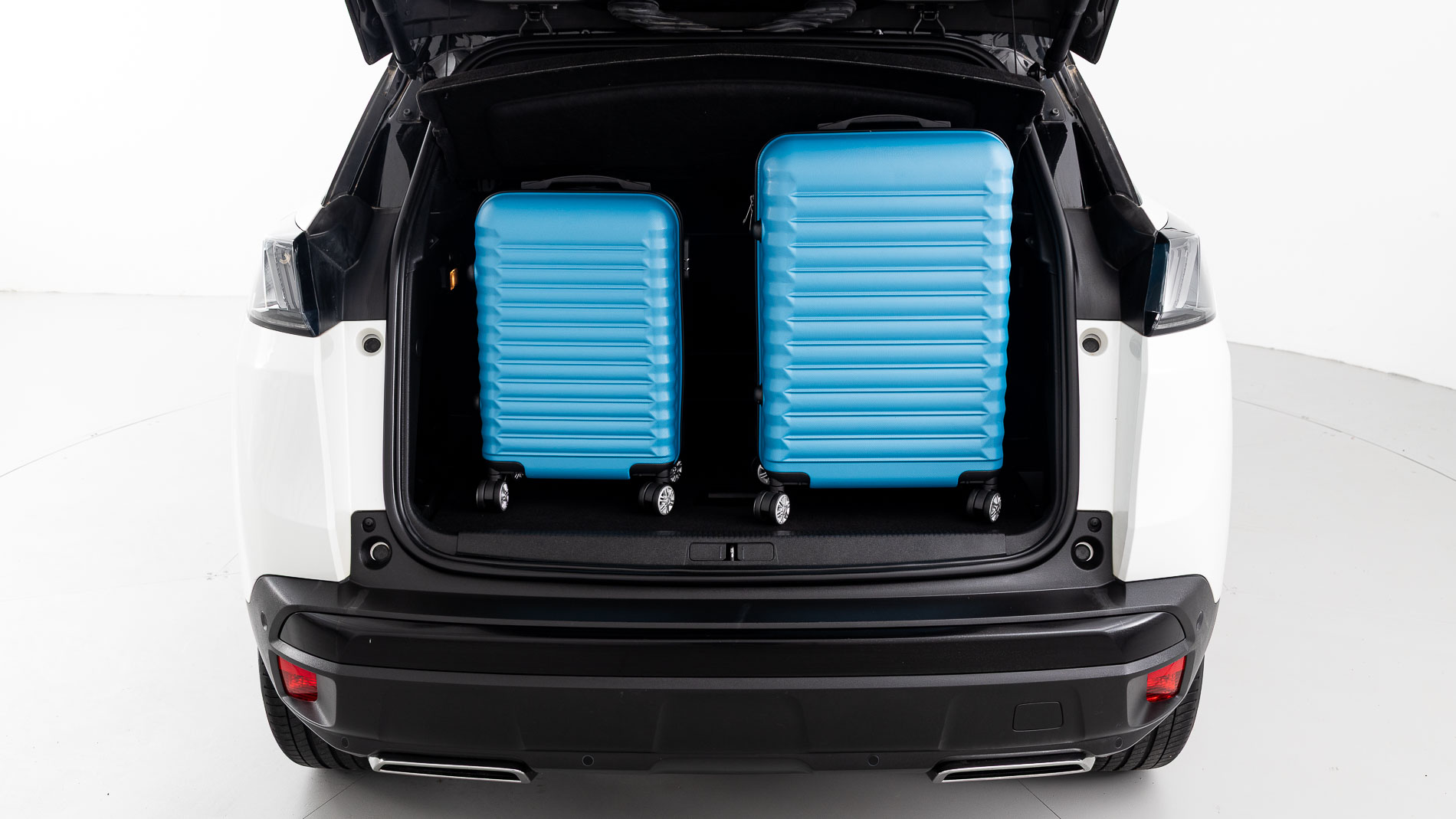 peugeot 3008 gt 1.2 PURETECH 130 EAT 2023 blanco nacarado 32